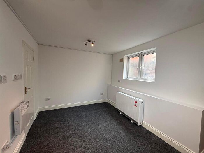 Studio To Rent In High Road, London, N15
