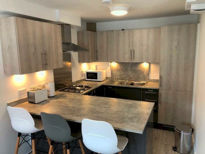 1 Bedroom Terraced House To Rent In Chertsey Close, Luton, Bedfordshire, LU2