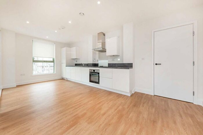 2 Bedroom Flat To Rent In Green Street, London, NW10