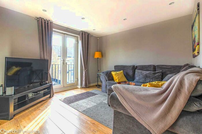 2 Bedroom Flat To Rent In Edmunds House, Epping, CM16