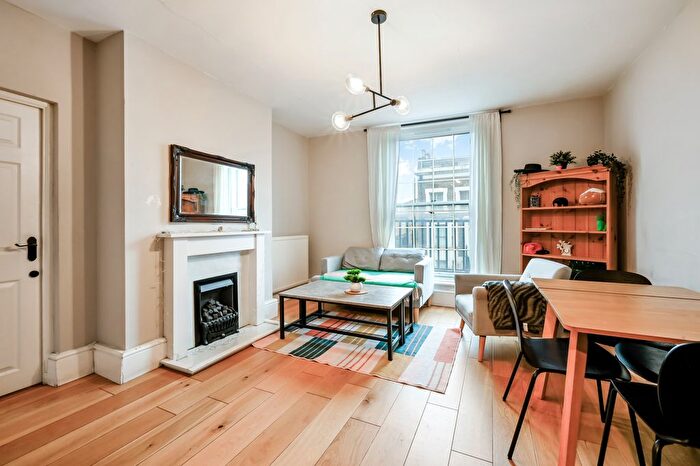3 Bedroom Flat For Sale In Broxholme House, SW6