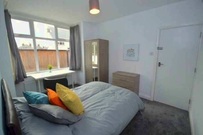 1 Bedroom Semi-Detached House To Rent In Jessamine Avenue, Beeston, Leeds, LS11