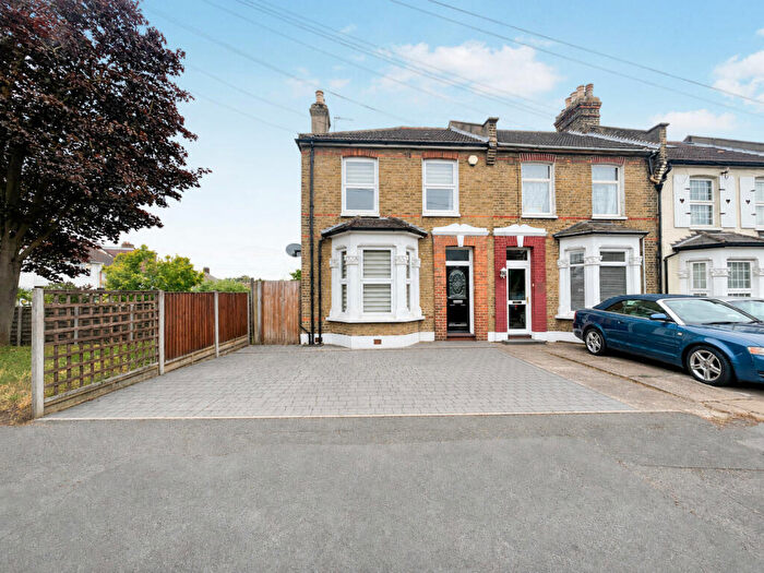 3 Bedroom End Of Terrace House For Sale In Rochester Way, London, SE9