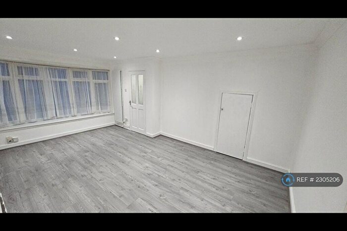 3 Bedroom End Of Terrace House To Rent In Byron Gardens, Tilbury, RM18