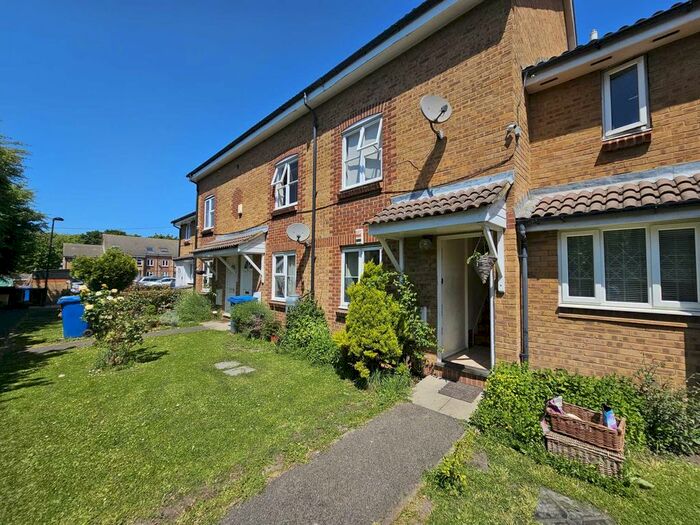 2 Bedroom Maisonette To Rent In Burnell Walk, London, SE1