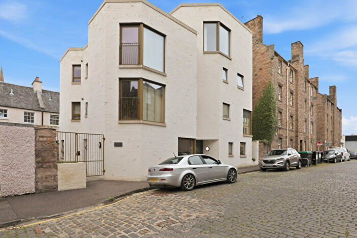 1 Bedroom Flat For Sale In Simon Square, Newington, Edinburgh, EH8