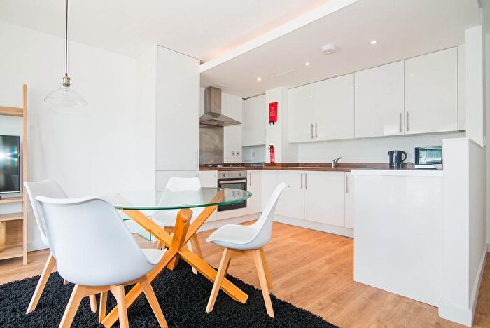 1 Bedroom Flat To Rent In Kew Bridge Road, Brentford, TW8