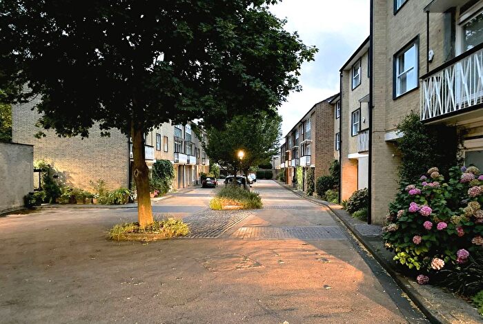 4 Bedroom Flat To Rent In Chester Close North, London, NW1