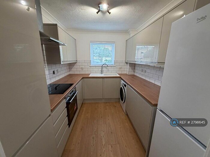 2 Bedroom Flat To Rent In Centenary Court, Beckenham, BR3