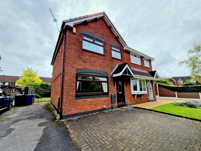 3 Bedroom Semi-Detached House To Rent In Albert Road, Whitefield, Manchester, M45