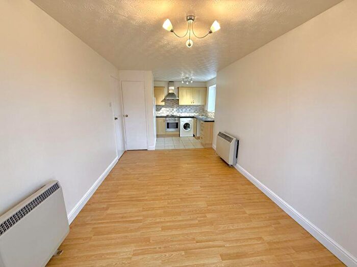 1 Bedroom Apartment For Sale In Falcon Close, Dunstable, LU6