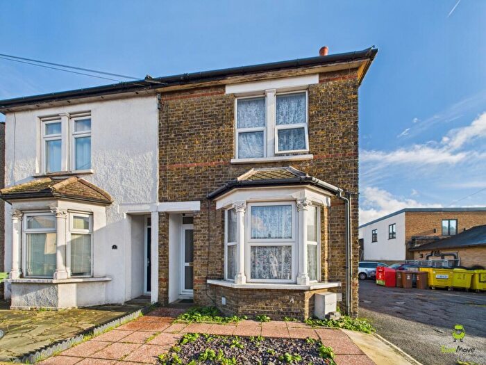 3 Bedroom Semi Detached House For Sale In Sandford Road, Bexleyheath, Kent, DA7