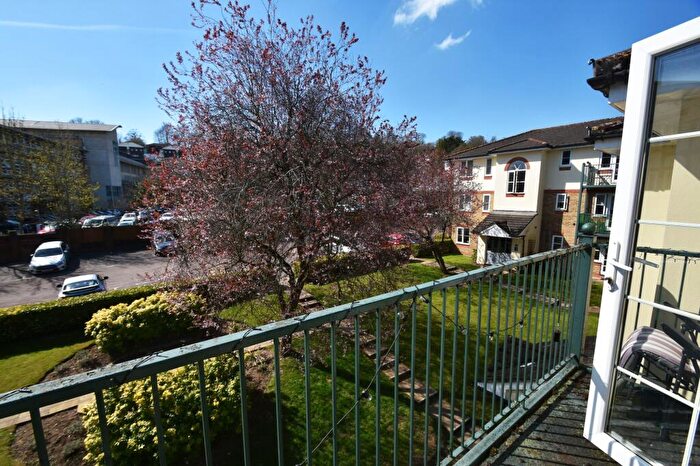 1 Bedroom Flat For Sale In Queen Alexandra Road, High Wycombe, HP11