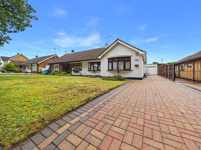 3 Bedroom Semi-Detached Bungalow For Sale In Poors Lane, Hadleigh, Essex, SS7