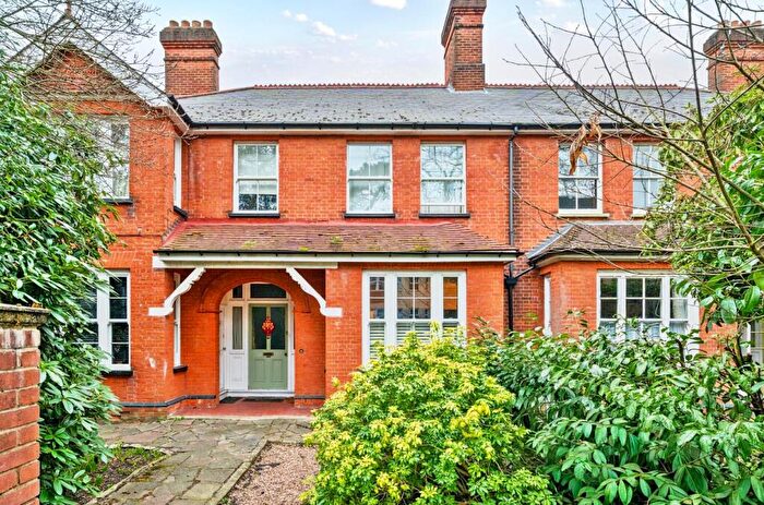 1 Bedroom Apartment For Sale In Middle Gordon Road, Camberley, GU15