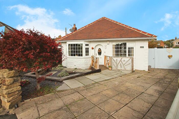 3 Bedroom Bungalow For Sale In Kelmscott Garth, Leeds, LS15