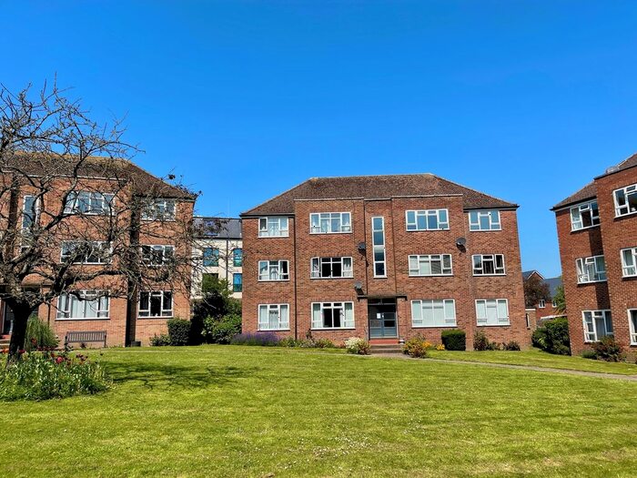 2 Bedroom Flat To Rent In Shorncliffe Road, Folkestone, CT20