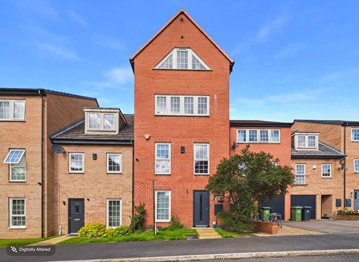 5 Bedroom Town House For Sale In Madison Walk, Ackworth, Pontefract, WF7