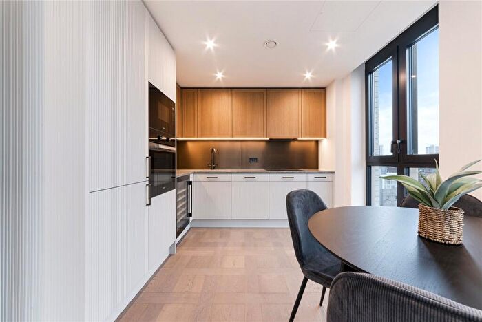 2 Bedroom Apartment To Rent In Boxwood Gardens, London Dock, E1W
