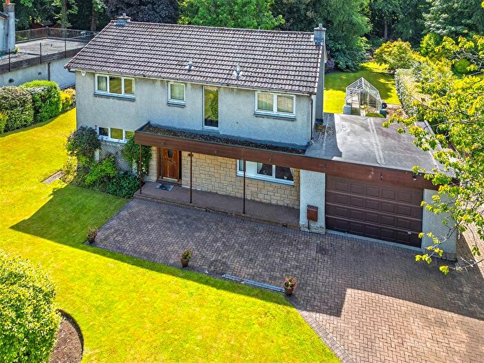 4 Bedroom Detached House For Sale In Woodlands Park, Livingston, EH54