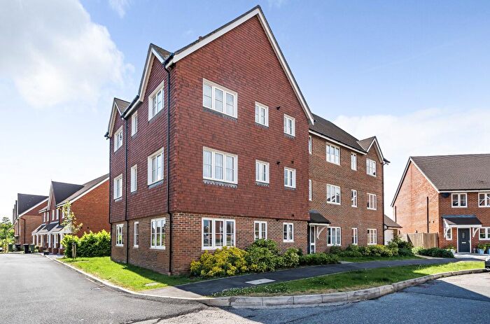 2 Bedroom Flat For Sale In Gainsborough Court, Webber Street, Horley, RH6