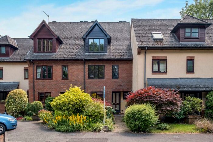 3 Bedroom Terraced House To Rent In Blackburn Way, Godalming, GU7