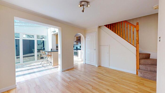 3 Bedroom Semi-Detached House To Rent In Holmesdale Street, Grangetown, Cardiff, CF11