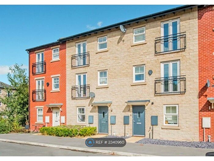 2 Bedroom Terraced House To Rent In Holts Crest Way, Leeds, LS12