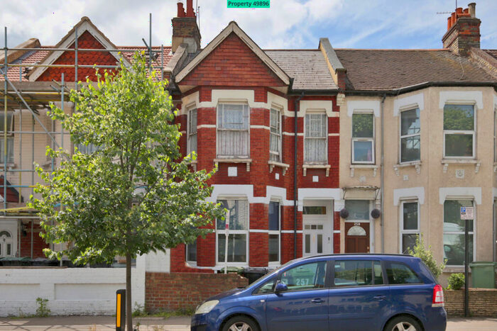 2 Bedroom Flat To Rent In Wightman Road, London, N8