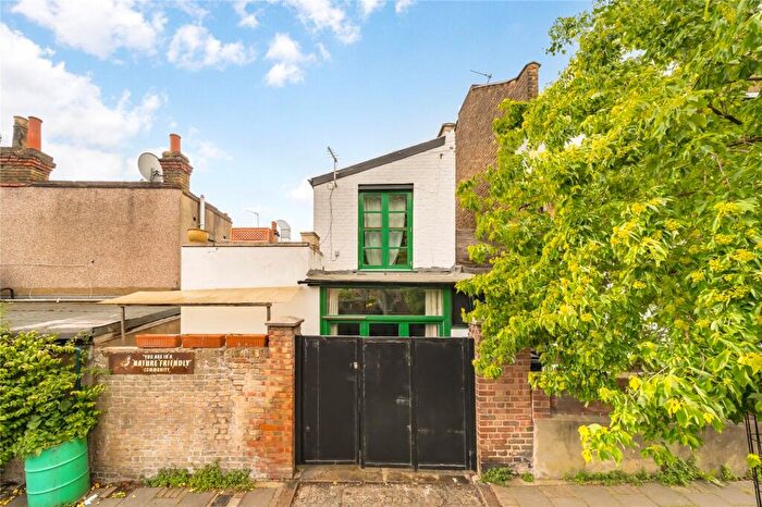 1 Bedroom Terraced House For Sale In Trehurst Street, Hackney, London, E5 - Photo 10