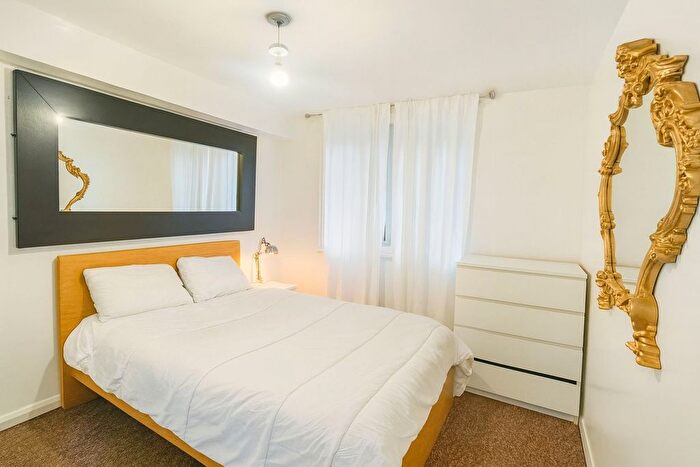 1 Bedroom Flat To Rent In Grinstead Road, London, SE8