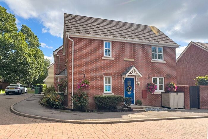 3 Bedroom Detached House For Sale In Pheasant Close, Four Marks, GU34