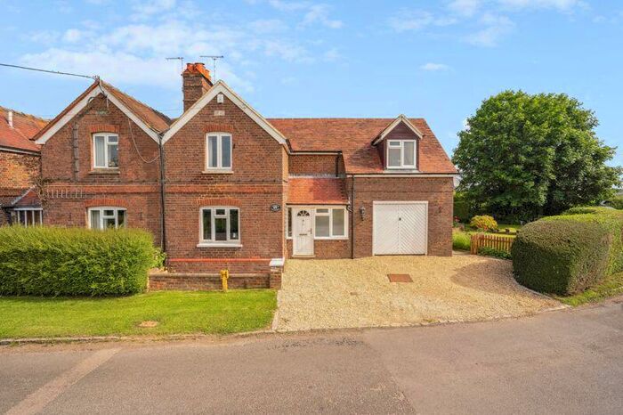 4 Bedroom Semi-Detached House For Sale In Corner Cottage Kingsey Buckinghamshire, HP17