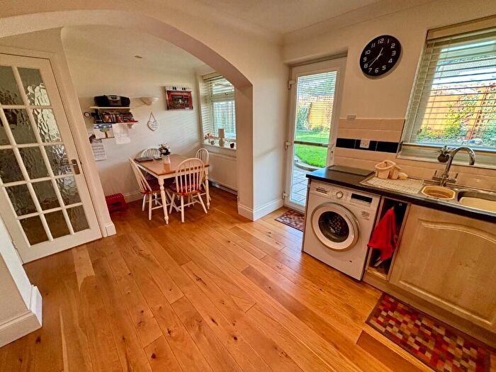 4 Bedroom Detached House For Sale In Greenfield Avenue, Spinney Hill, Northampton, NN3