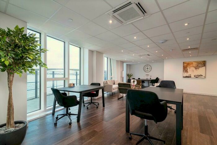 2 Bedroom Apartment To Rent In Centenary Plaza, Southampton, Hampshire, SO19