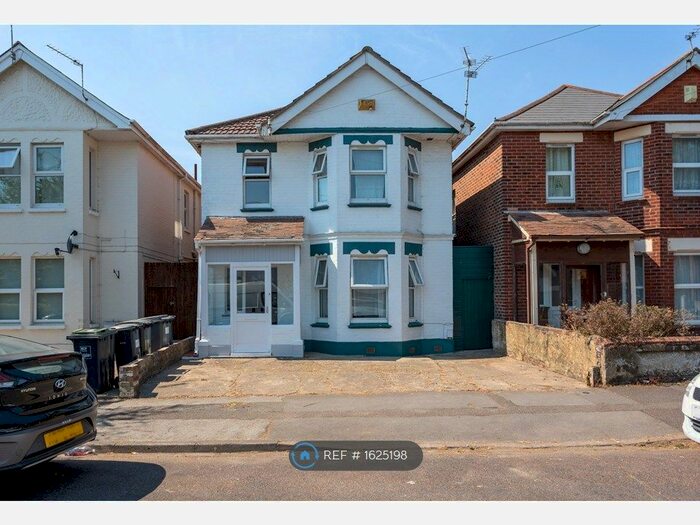 6 Bedroom Detached House To Rent In Bingham Road, Bournemouth, BH9