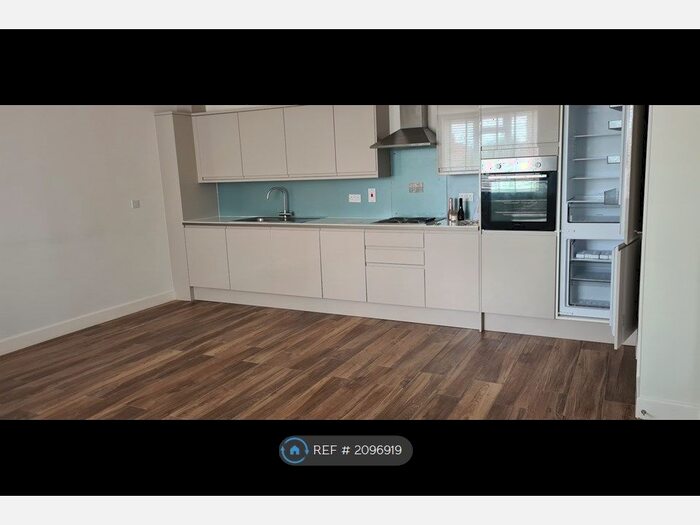 1 Bedroom Flat To Rent In Queensway, Bletchley, Milton Keynes, MK2