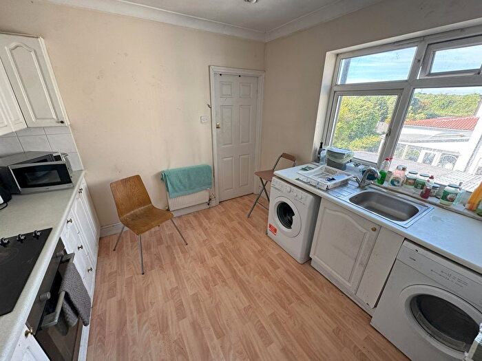 2 Bedroom Maisonette For Sale In London Road, Ashford, TW15