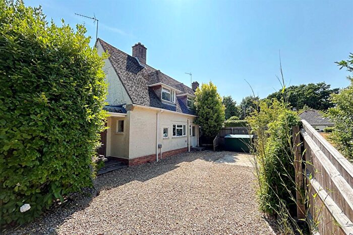 3 Bedroom Semi-Detached House To Rent In Colehill, BH21
