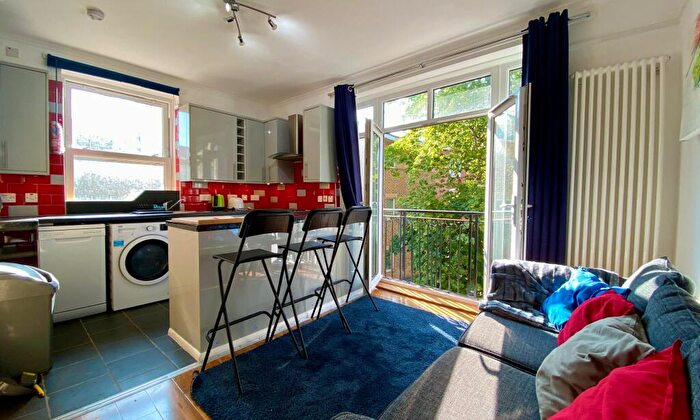 3 Bedroom Flat To Rent In Dence House, Turin Street, London, E2