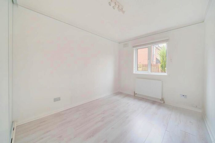 1 Bedroom Flat To Rent In Feltham, Middlesex, TW13
