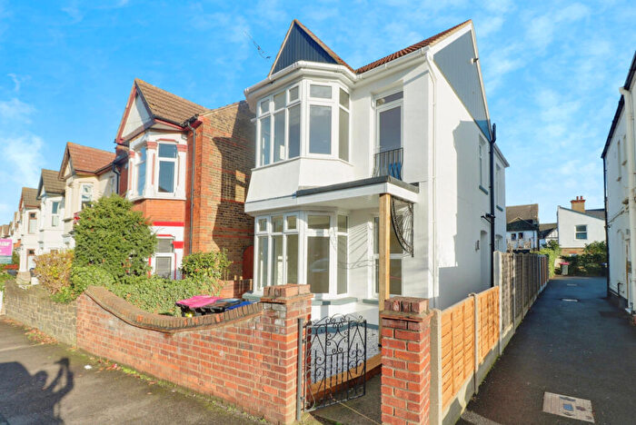 3 Bedroom Semi-Detached House To Rent In Southbourne Grove, Westcliff-on-sea, SS0