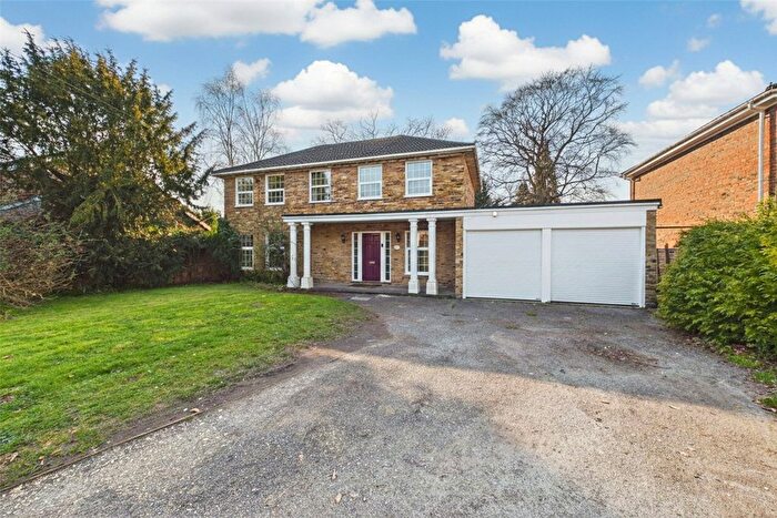 4 Bedroom Detached House For Sale In Avenue Road, Farnborough, Hampshire, GU14