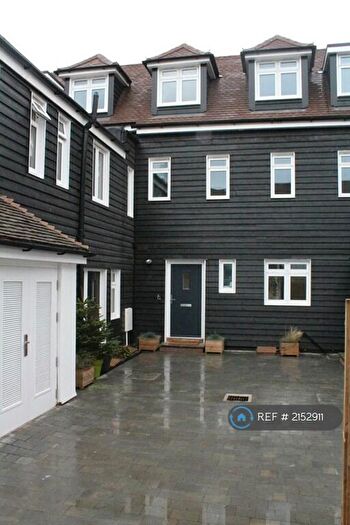 2 Bedroom Flat To Rent In Bakers Close, Aylesford, ME20