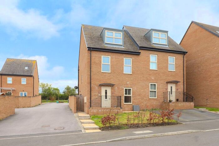 4 Bedroom Semi-Detached House For Sale In Tivey Road, Eckington, S21
