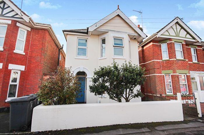 5 Bedroom Detached House To Rent In Student House, Bournemouth, BH9