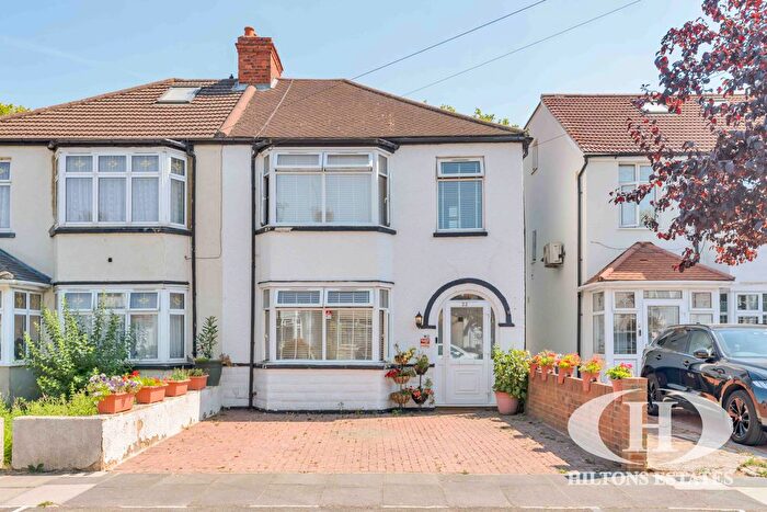 3 Bedroom Semi-Detached House For Sale In Leamington Road, Southall, UB2