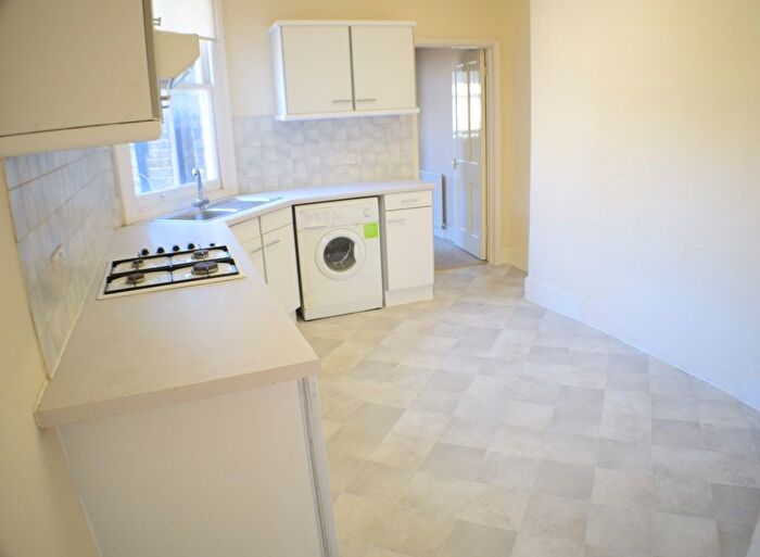 2 Bedroom Flat To Rent In Essendine Road, London, W9