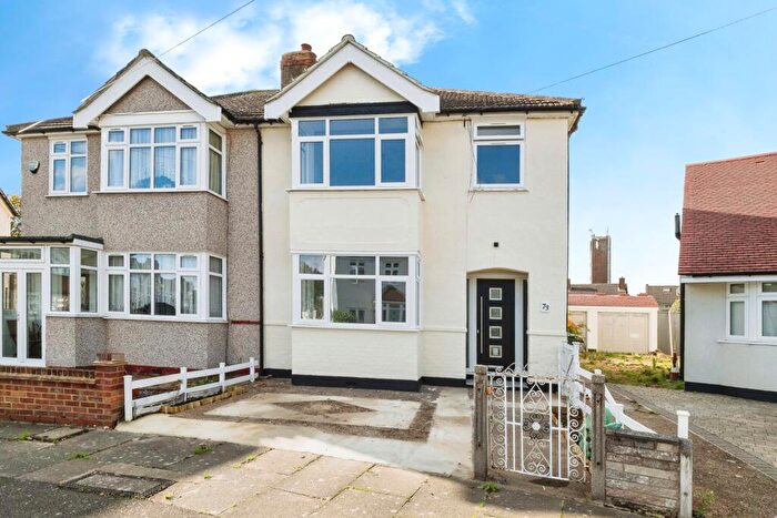 3 Bedroom House For Sale In Link Way, Hornchurch, RM11