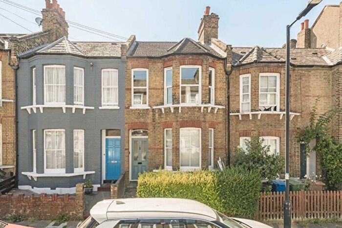 2 Bedroom Flat To Rent In Silvester Road, East Dulwich, SE22